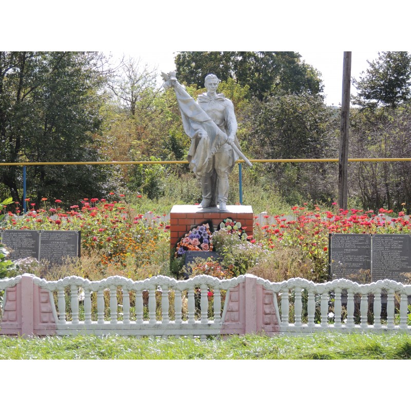 Памятник воинам, погибшим при освобождении с. Погожее